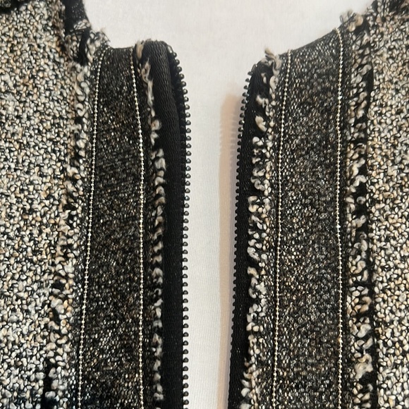 Short, semi fitted jacket. Black & gray tweed. - Picture 2 of 11